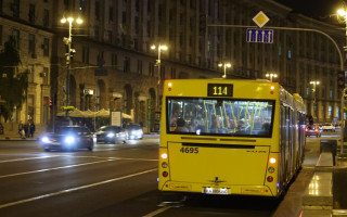 Без трамваїв і тролейбусів через проблеми зі світлом: як їздить правий берег Києва