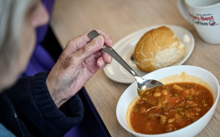 В Киеве обеспечат горячим питанием одиноких пожилых и маломобильных людей