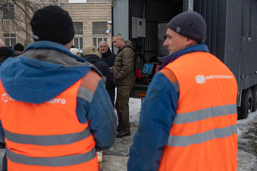 Фахівці, які ліквідовують наслідки обстрілів у Києві, отримають додаткові виплати — деталі