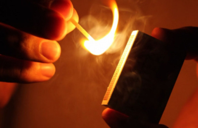 Мужчина поджег стены и двери квартиры, где проживают родители бывшей девушки — как его наказал суд