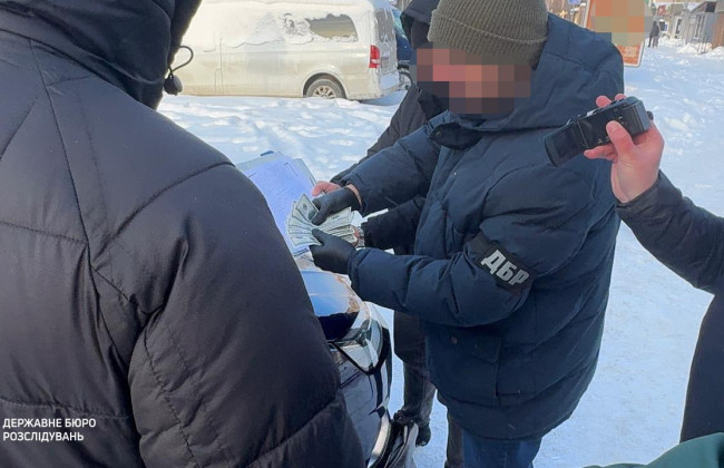 На Волині викрили керівника ТЦК, який за гроші знімав з розшуку «клієнтів»