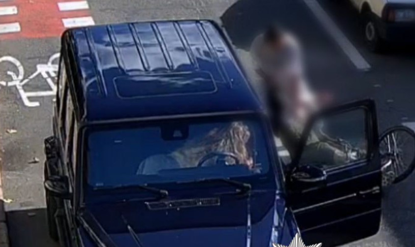 В Киеве будут судить водителя Mercedes, который избил велосипедиста из-за замечания о парковке