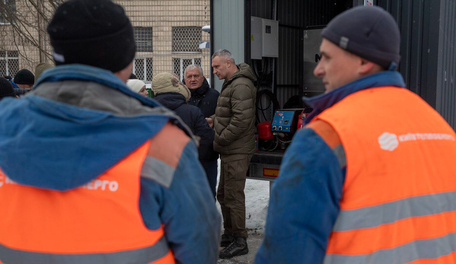 На Оболоні ворожий БпЛА влучив в 16-поверховий житловий будинок — Кличко