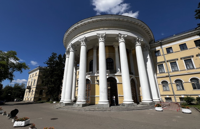 Прокуратура требует вернуть государству Октябрьский дворец в Киеве