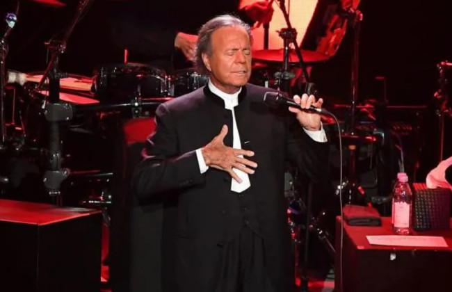 82-річного Хуліо Іглесіаса звинуватили у насильстві над двома колишніми працівницями