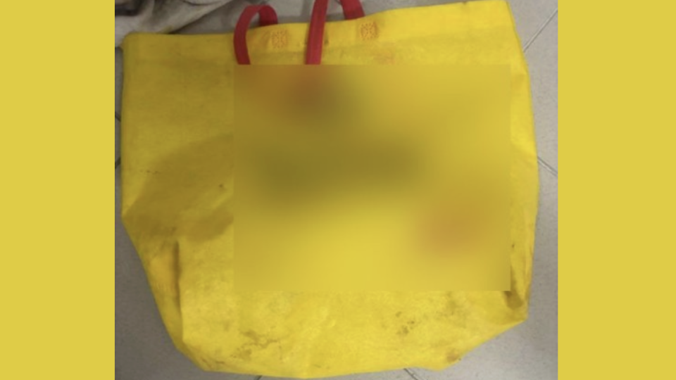 В Тернополе посреди ночи новорожденного ребенка оставили в сумке в подъезде