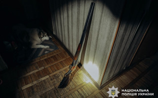 У Луцьку чоловік вистрелив у поліцейського, який закривав жінку з дитиною від свекра
