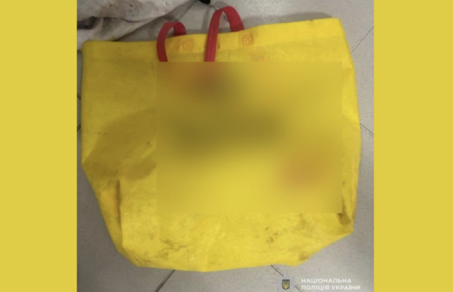 В Тернополе посреди ночи новорожденного ребенка оставили в сумке в подъезде