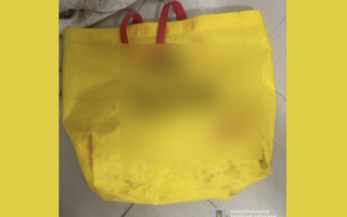 У Тернополі посеред ночі новонароджену дитину залишили у сумці у під’їзді