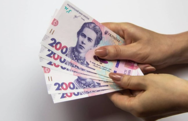 Жінка має повернути 21 тисячу гривень допомоги по безробіттю через приховану надбавку на дитину з інвалідністю: рішення суду