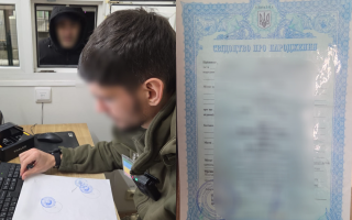 Выдавали себя за многодетных отцов: киевляне пытались пересечь границу со Словакией с поддельными документами.