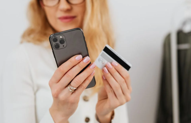 97 транзакцій за кілька годин: суд відмовив клієнтці банку в поверненні коштів, списаних через Google-покупки