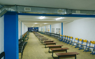 Лампи, подовжувачі й посуд для шкільних укриттів закупили з переплатою в 600 тисяч — у Києві судитимуть посадовців Подільської РДА