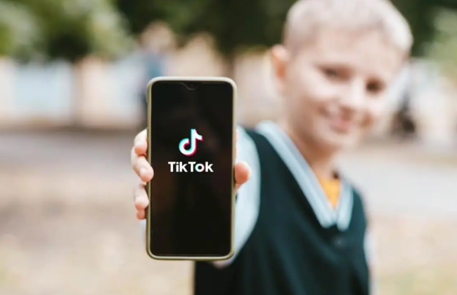 TikTok в Европе будет удалять аккаунты детей до 13 лет — что известно о новой системе проверки возраста