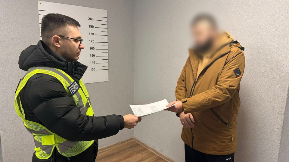 В Киеве разоблачили схему «снятия с розыска» в ТЦК за 20 тысяч гривен — причастны двое мужчин