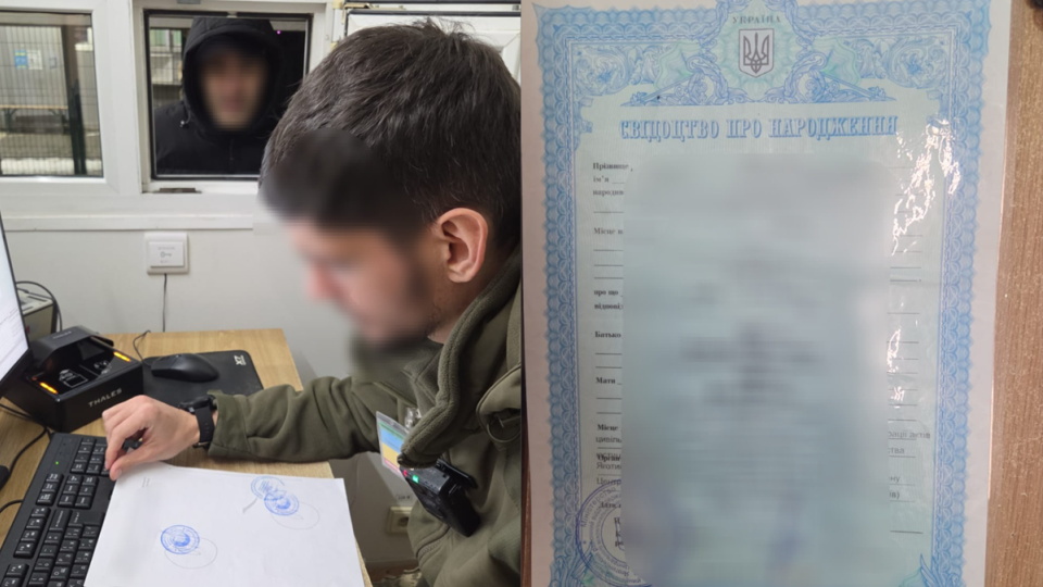 Выдавали себя за многодетных отцов: киевляне пытались пересечь границу со Словакией с поддельными документами.