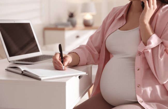 Каковы сроки рассмотрения листков нетрудоспособности для выплат в связи с беременностью и родами – объяснение