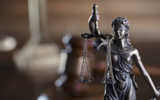 Апеляційний суд повернув скаргу через відсутність підтвердження повноважень адвоката — подробиці справи