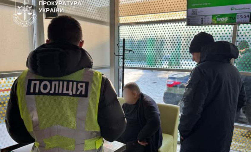 $5000 за фіктивні медичні довідки для звільнення зі служби — у Києві затримали ділка