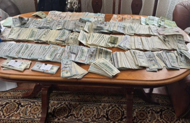 Продавала «непридатності» до служби — у голови ВЛК вилучено понад 300 тисяч доларів