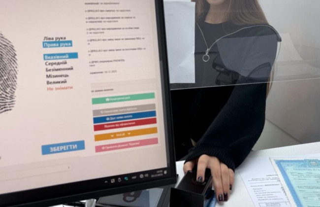 Чи обов’язковий процес зняття відбитків пальців дитині від 12 років — роз’яснення Паспортного сервісу