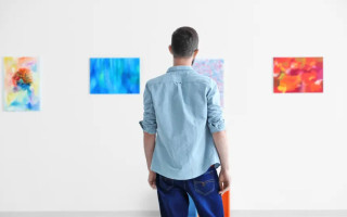 В США будут судить студента, который в знак протеста «съел» картины, нарисованные ИИ