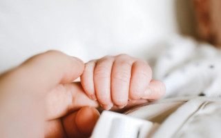 Допомога для догляду за дитиною — що потрібно знати батькам