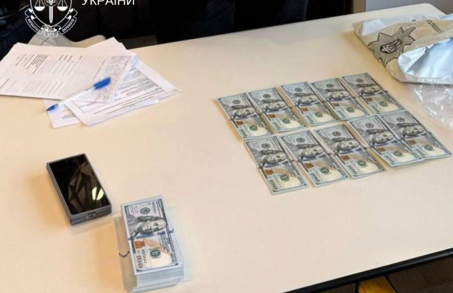 У Києві адвоката обвинувачують у хабарі у $25 тисяч за «вирішення питання» з ВЛК