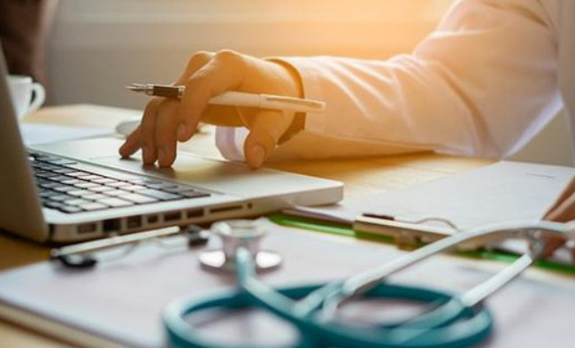 Оплатят ли электронный листок нетрудоспособности работнику, который проходит военную службу по призыву — ответ Гоструда