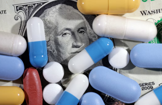 США прив’язали ціни на ліки, через що Європі загрожує затримка нових препаратів