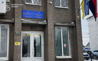 Дозволи на рекламу за $2600: на Дніпропетровщині затримали посадовицю міськради