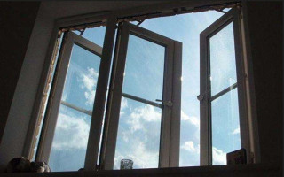 У Запоріжжі жінка викинула з вікна 9-го поверху доньку та стрибнула сама – поліція