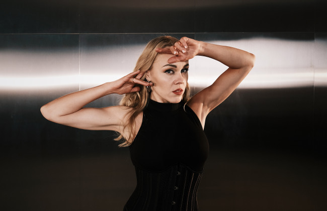 У Києві затримали чоловіка, який шантажував інтимними відео співачку Alyosha