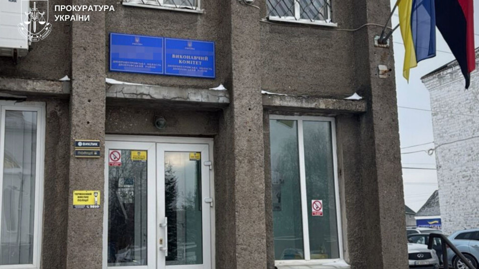 Дозволи на рекламу за $2600: на Дніпропетровщині затримали посадовицю міськради