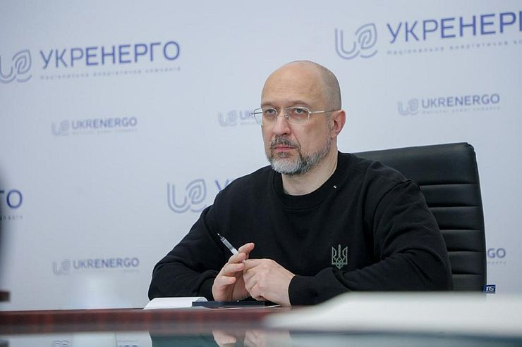 Шмыгаль поручил Укрэнерго снизить продолжительность отключений света там, где ситуация самая сложная