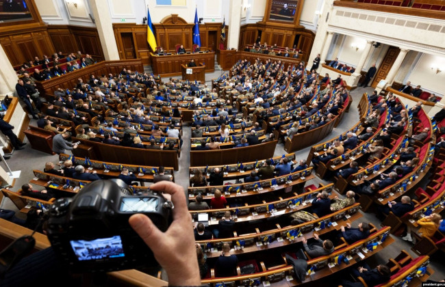 Відкриті засідання комітетів, трансляції та нові правила для медіа: в Україні запрацював новий закон