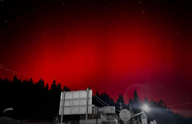 Полярне сяйво над Карпатами — прикордонники показали зимову казку, фото