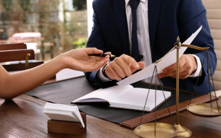 Зупинення податкового стягнення до вирішення спору по суті: позиція Верховного Суду