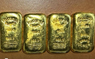 Золоті злитки під одягом: на Буковині зупинили вивезення коштовностей на 2,7 млн грн, фото
