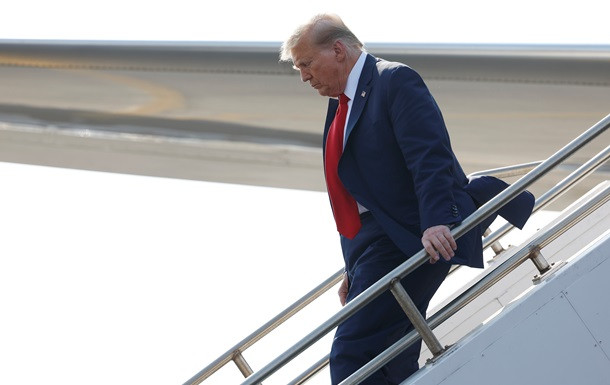 Літак Трампа після вильоту в Давос раптово повернувся до США: що сталося