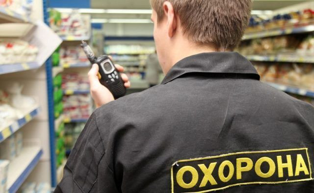 Охранники магазина, которые задерживают человека «с поличным», не обязаны разъяснять ему права подозреваемого — ВС