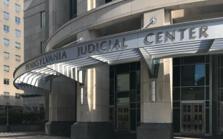 В США судью наказали за политические высказывания в Facebook