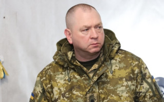 Дипломатичні паспорти, «спецномери» і хабарі на €200 тисяч: НАБУ підозрює ексголову ДПСУ Дейнеку