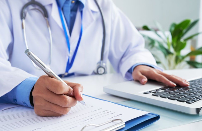 В Гоструда объяснили, кто имеет право на оплату больничного