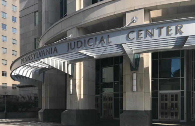 В США судью наказали за политические высказывания в Facebook