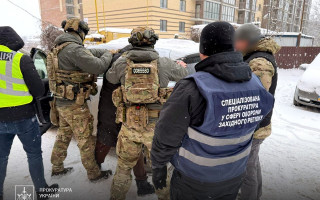Від 10 до 20 тисяч доларів за відстрочку: на Хмельниччині викрили схему ухилення від мобілізації