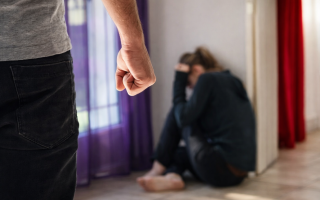 Протокол без доказательств: почему суд в Петриковке закрыл дело о домашнем насилии