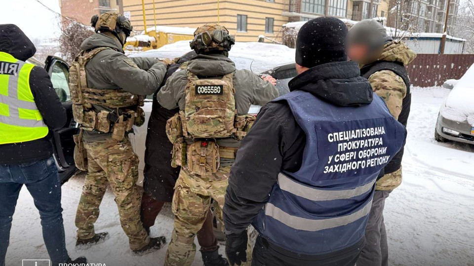 От 10 до 20 тысяч долларов за отсрочку: в Хмельницкой области разоблачили схему уклонения от мобилизации