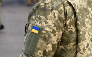 Суд звільнив від кримінальної відповідальності за СЗЧ військового, який повертається на військову службу