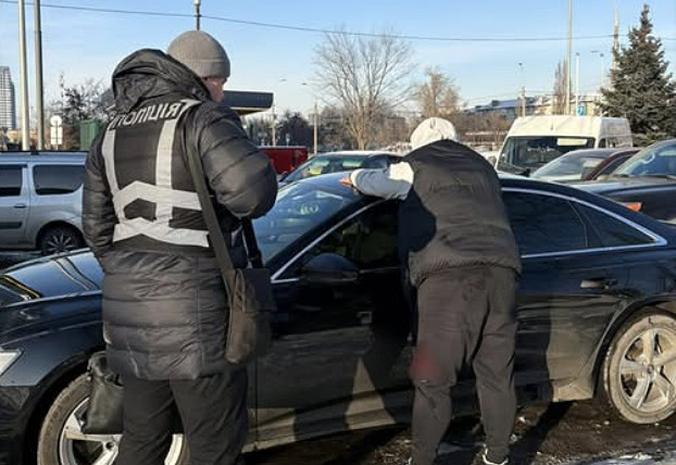 На Київщині викрили ділка, який за 26 тисяч доларів обіцяв вплинути на рішення ТЦК